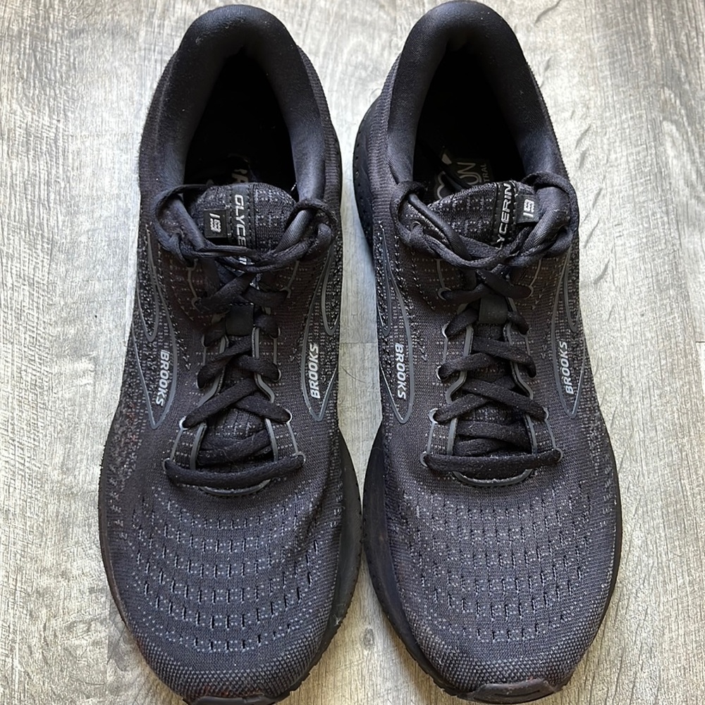 Brooks 19 glycerin men’s running shoe size 12.